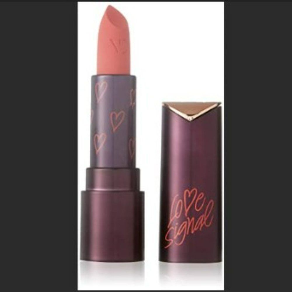 Avon VDIVOV Love Signal Lip Cut Rouge Velvet Coral Scene